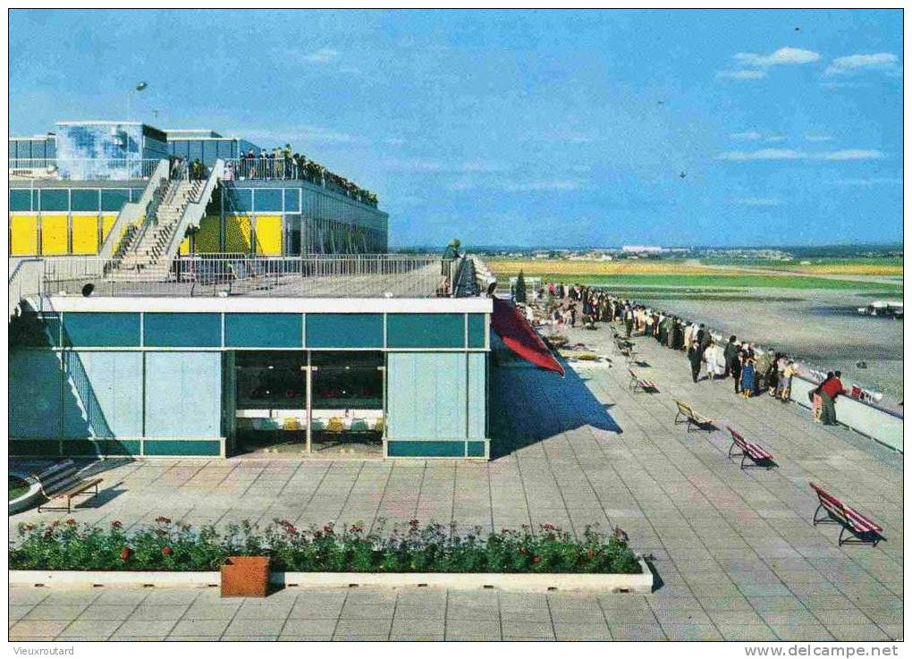 CPSM. AEROPORT DE PARIS ORLY. LES TERRASSES DE L´AEROGARE. - Orly