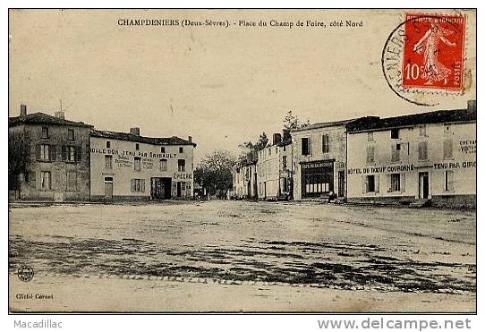 CHAMPDENIERS - Place Du Champ De Foire Coté Nord, Hotel Boeuf Couronné, Epicerie Dribault - Champdeniers Saint Denis