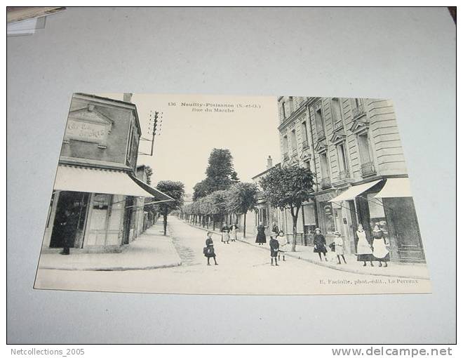 NEUILLY-PLAISANCE RUE DU MARCHE + CAFE DES SPORT - 93 SEINE SAINT DENIS - Carte Postale De France - Neuilly Plaisance
