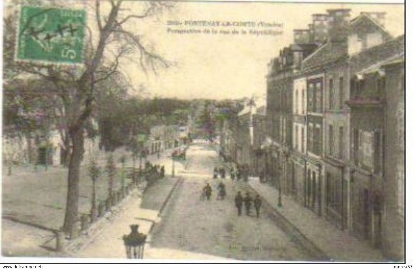 FONTENAY LE COMTE  Perspective De La Rue De La République - Fontenay Le Comte