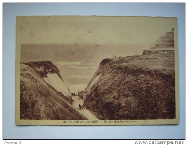 Berneval Sur Mer. Un Des Chemins De La Mer - Berneval