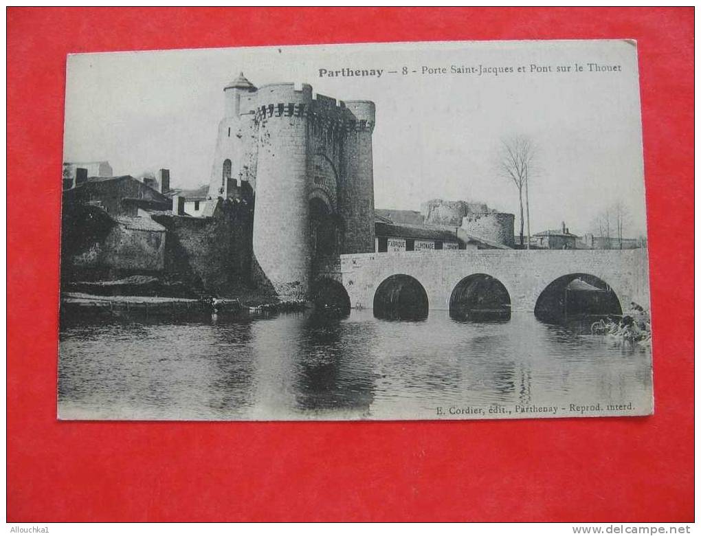 CARTE POSTALE DES 2 SEVRES    79 /  PARTHENAY PORTE ST JACQUES ET PONT SUR LE THOUET - Parthenay