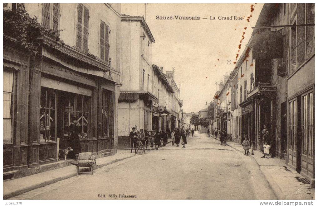 79 / SAUZE VAUSSAIS / LA GRAND RUE / ANIMEE ET RARE + - Sauze Vaussais