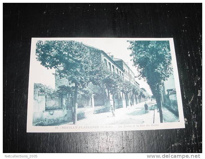 NEUILLY-PLAISANCE LES ECOLES ET LA RUE DES ECOLES - 93 SEINE SAINT DENIS - Carte Postale De France - Neuilly Plaisance