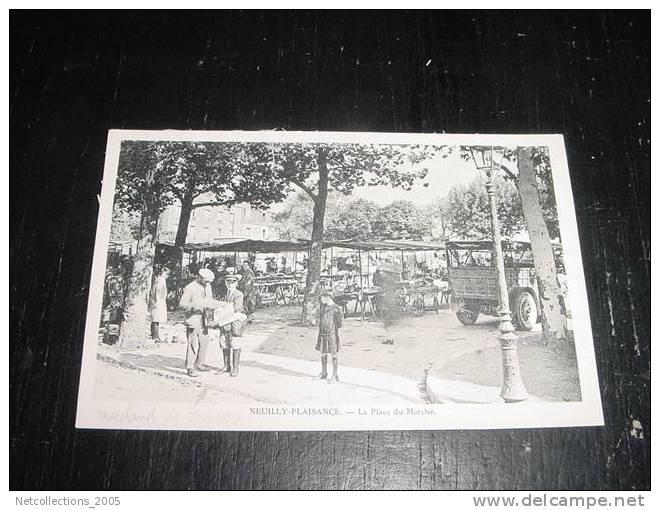 NEUILLY-PLAISANCE LA PLACE DU MARCHE - MARCHAND DE JOURNAUX  - 93 SEINE SAINT DENIS - Carte Postale De France - Neuilly Plaisance