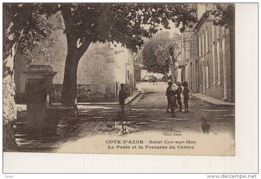 SAINT-CYR-SUR-MER - La Poste Et La Fontaine Du Centre. - Saint-Cyr-sur-Mer