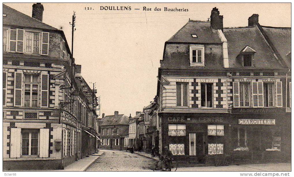 80  Doullens   Rue Des Boucheries  Au Coin Café Du Centre .Alimentation Charcuterie,  Animation Edit LAMORY  X - Doullens
