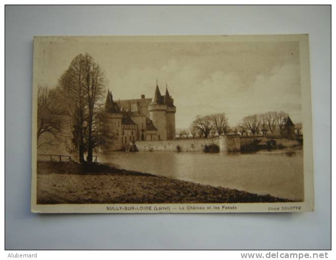 SULLY Sur Loire. Le Chateau Et Les Fossés - Sully Sur Loire