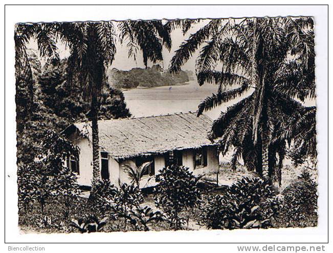 Le Temple Au Bord Du Fleuve.CPSM - Gabon