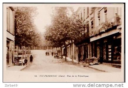 VIC FEZENSAC Rue De La République Animée - Vic-Fezensac