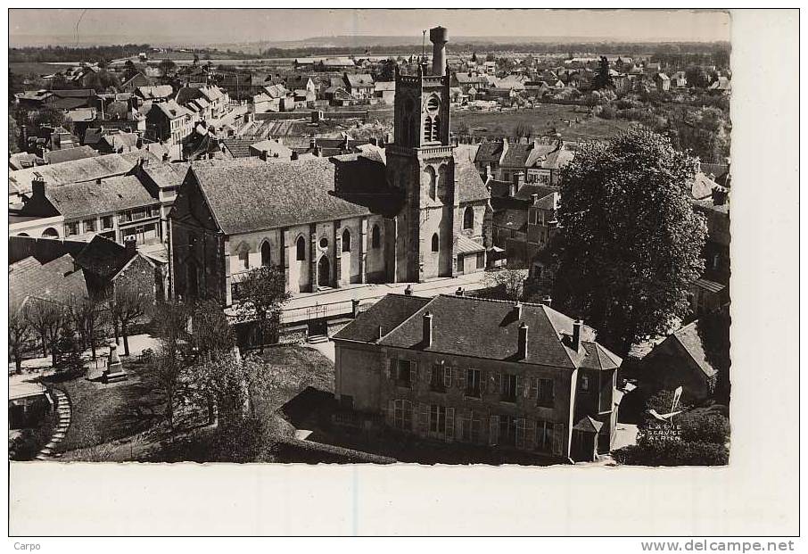 En Avion Au-dessus De NEAUPHLE LE CHATEAU. - L´église. - Neauphle Le Chateau