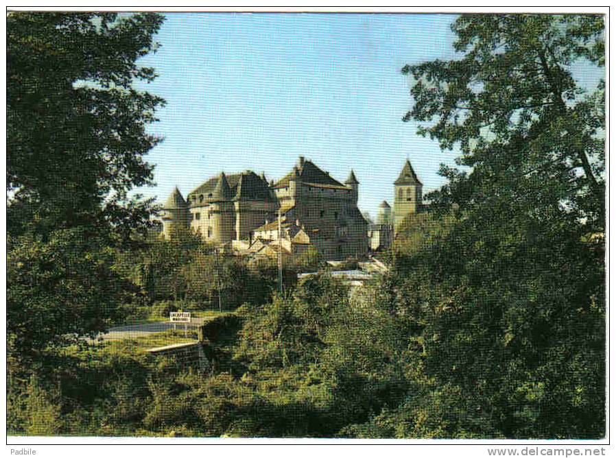 Carte Postale   46.  Lacapelle Marival  Le Chateau Et L'église - Lacapelle Marival