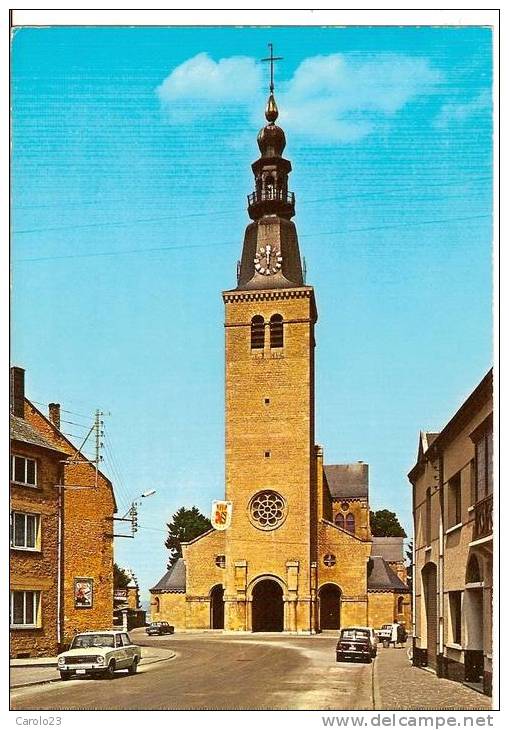 FLORENVILLE  :  L'  EGLISE    AVEC  OLDTIMERS - Florenville