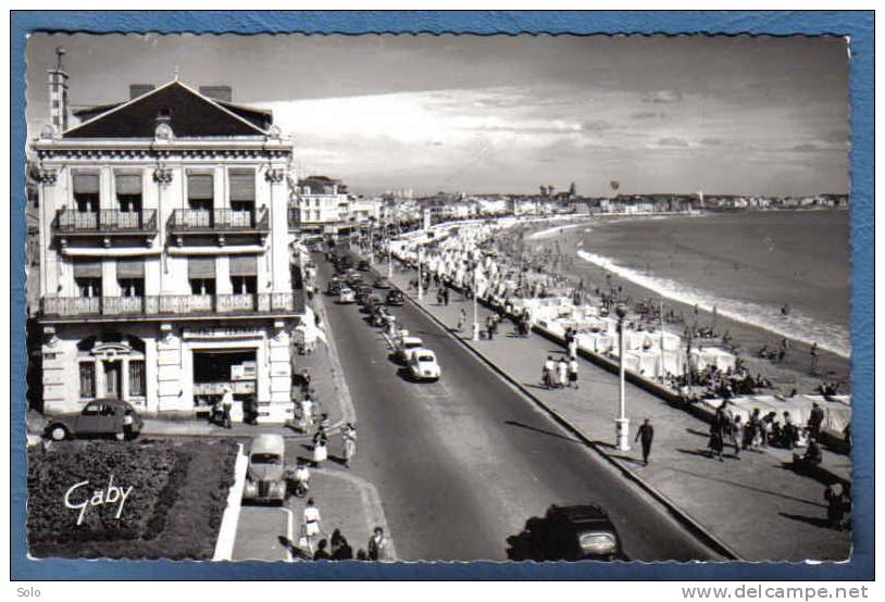 LES SABLES D´OLONNE - Le Remblai Et La Plage - Sables D'Olonne