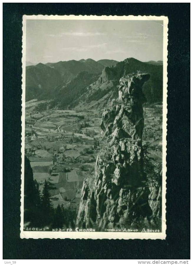 D3035 / Bulgaria SMOLYAN -  BOULDER " SENTRY " Photo Pc Publisher: DANCHO DANCHEV 1940s - Dolmen & Menhirs