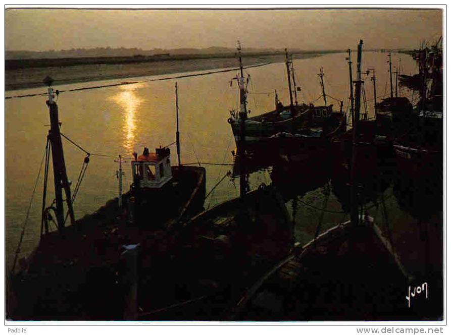 Carte Postale  62.  Etales  La Flotille De Pêche Au Crépuscle - Etaples