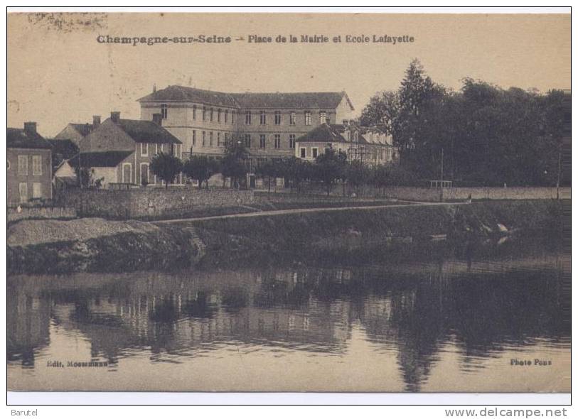 CHAMPAGNE SUR SEINE - Place De La Mairie Et Ecole Lafayette - Champagne Sur Seine