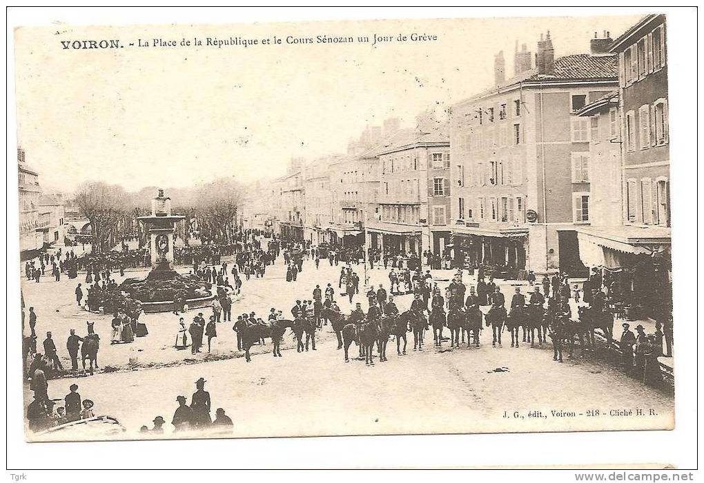 VOIRON La Place De La République Et Le Cours Sénozan Un Jour De Grève - Voiron