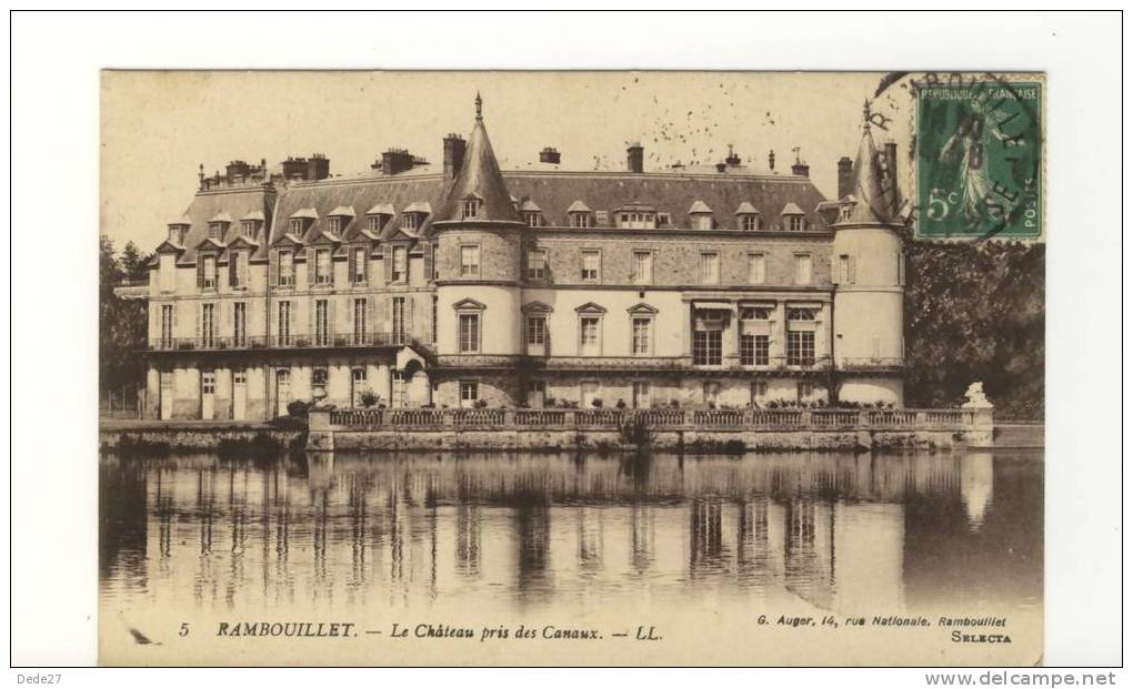 CPA écrite, Timbrée Et Ayant Voyagé En 1916 - RAMBOUILLET - Le Château Pris Des Canaux - Rambouillet (Castillo)