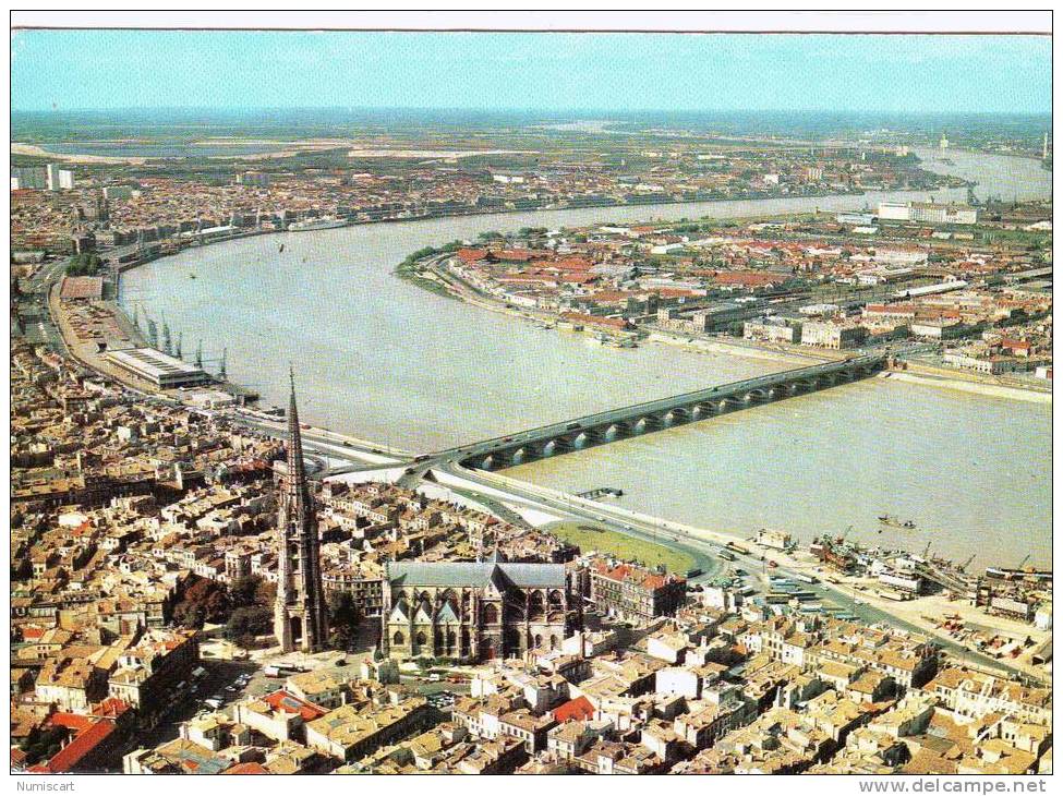 SUPERBE CPM..DE..BORDEAUX..BELLE VUE AERIENNE..LE PONT DE PIERRE..LA FLECHE DE L'EGLISE ST MICHEL..LE NOUVEAU LAC.. - Bordeaux