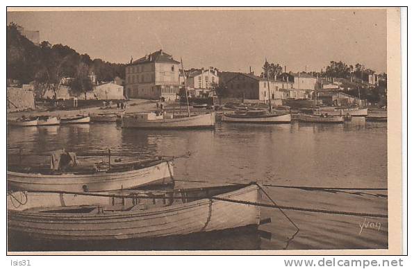 Dép 83 - Bateaux - J671 - Porquerolles - Panorama Pris De La Jetée - état - Porquerolles