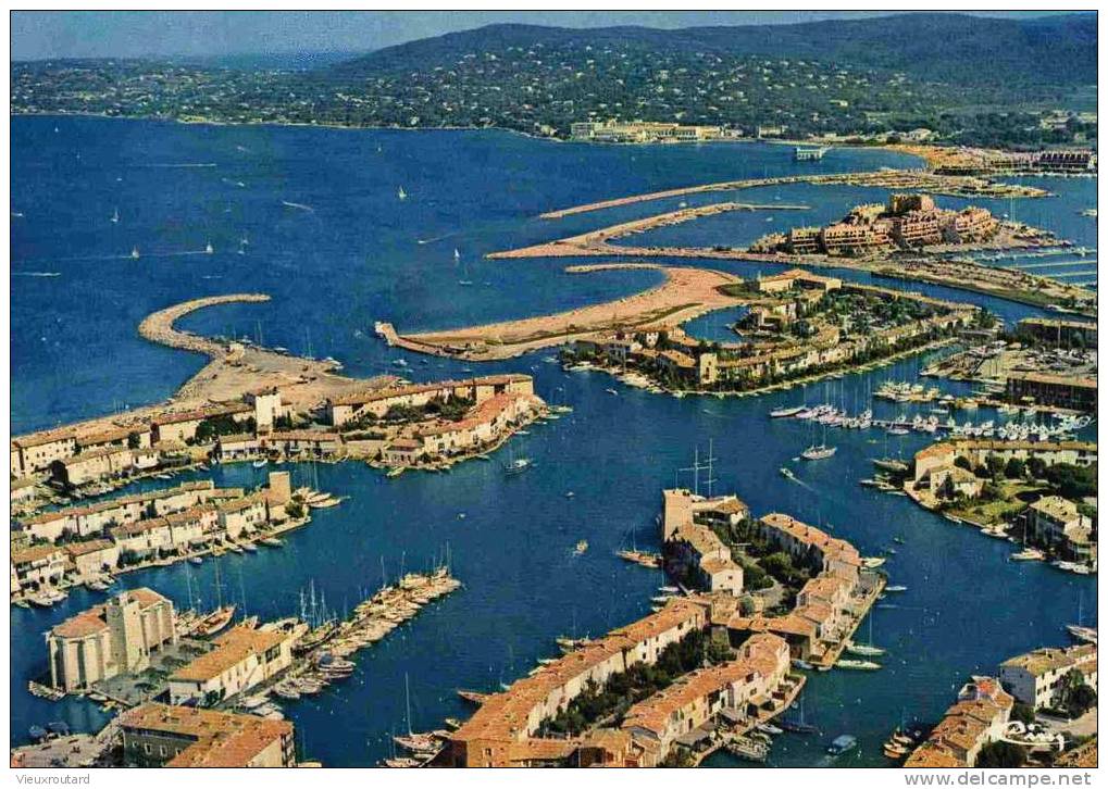 CPSM.PORT GRIMAUD. VUE GENERALE AERIENNE. AU FOND. LES MARINES DE COGOLIN. - Port Grimaud