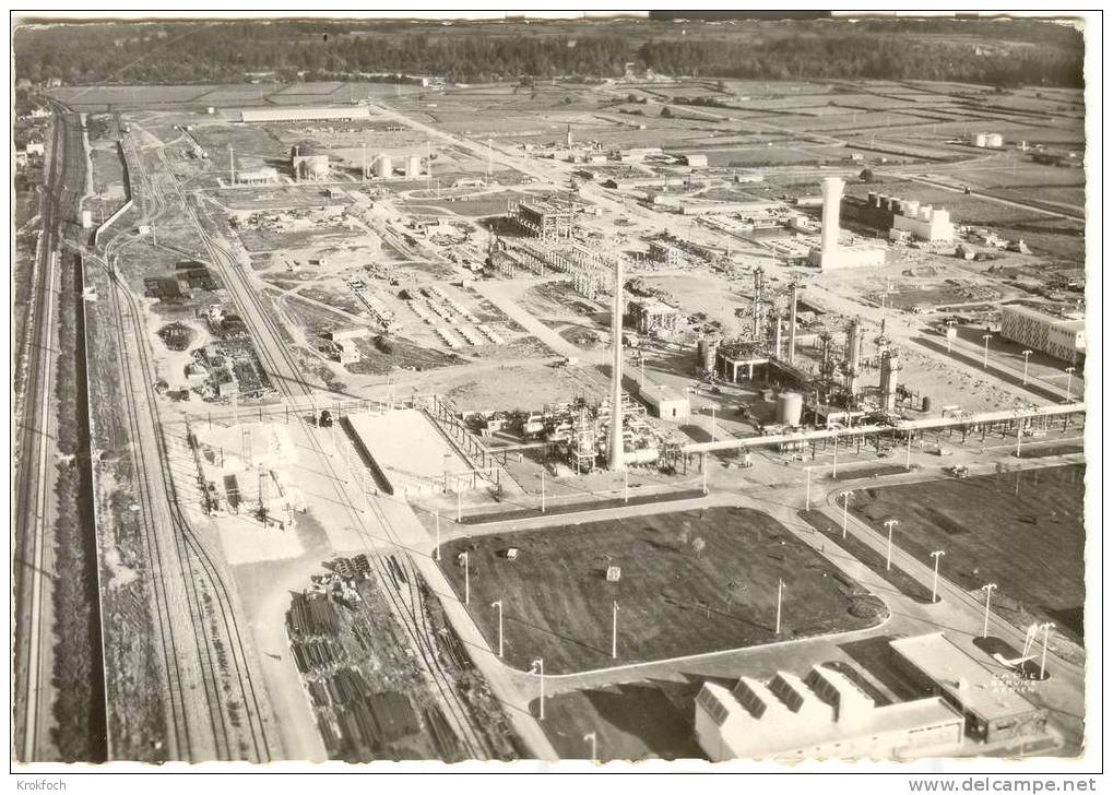 Lacq 64 Pyrénées - Vue De La Raffinerie - Lacq