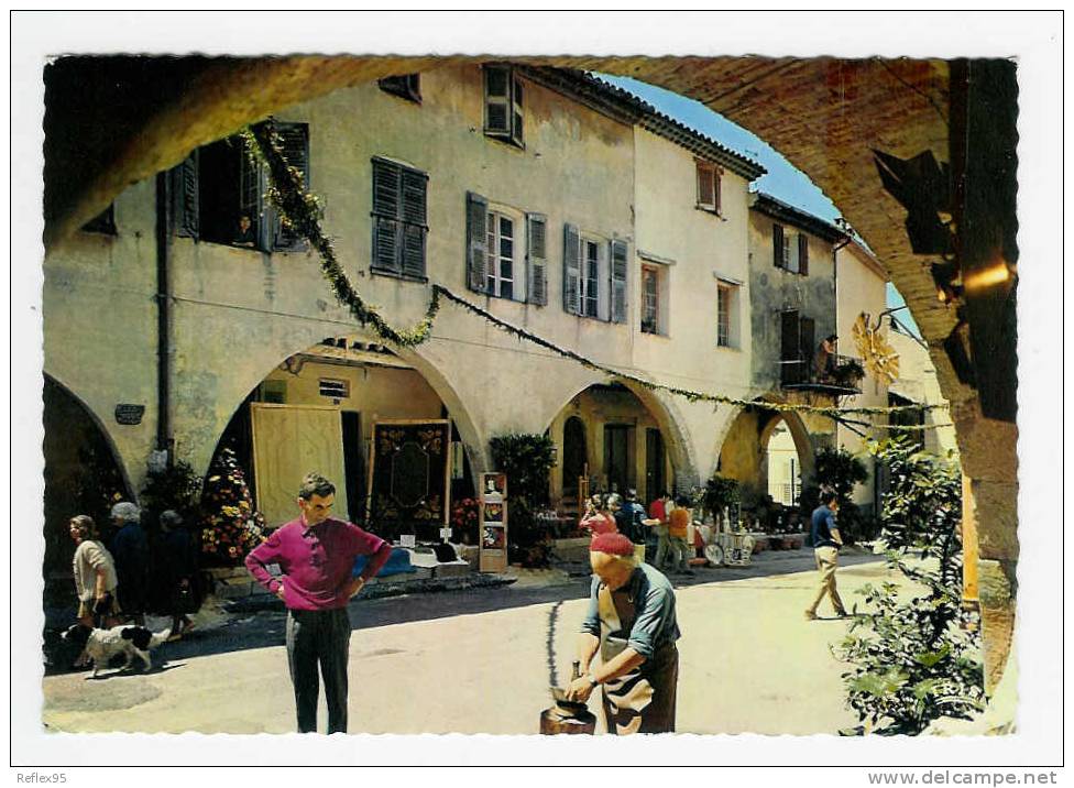 BIOT - Les Arcades - Un Artisan Travaillant L'étain - Biot