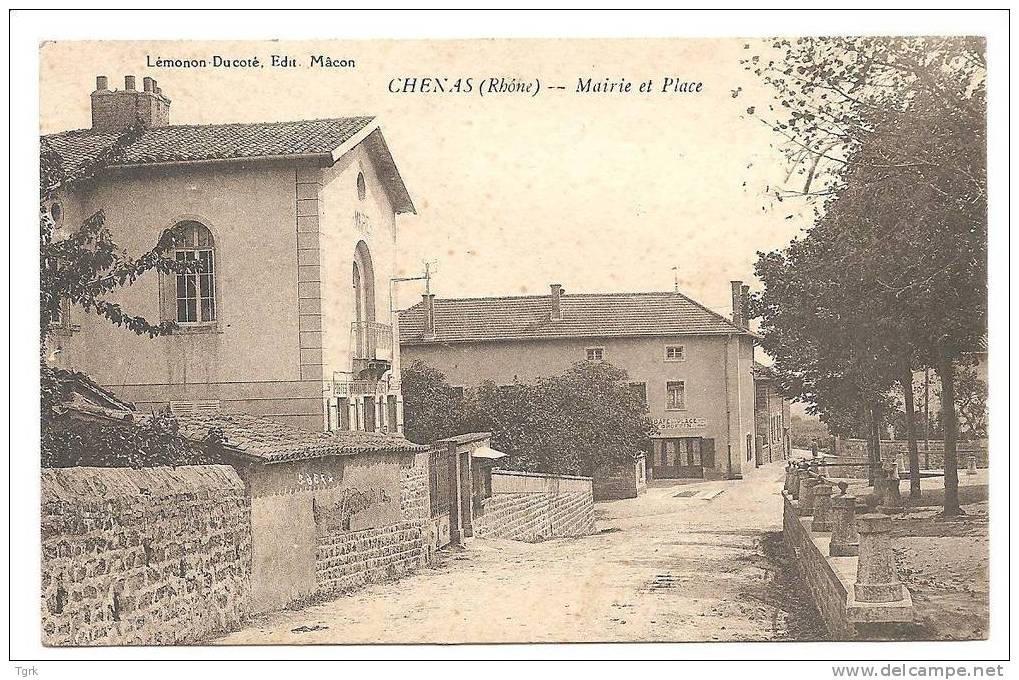CHENAS  La Mairie Et La Place - Chenas