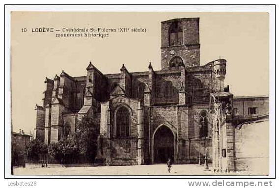 CPA 34.-LODEVE.-La Cathédrale St-Fulcran (XIIe Siécle), 1 Enfant Pose (pt Plan).-ak 82 - Lodeve