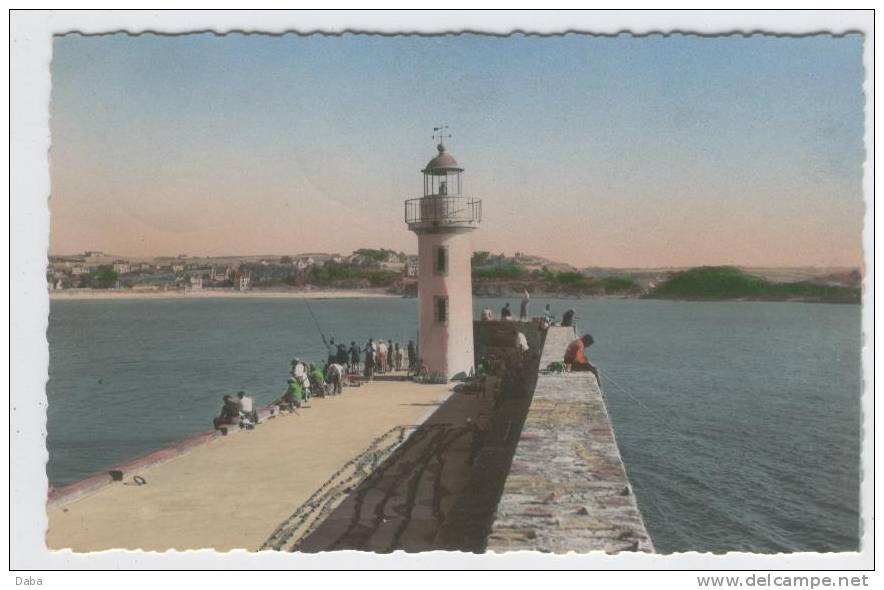 ERQUY. W 198.  LE MÔLE ET LE PHARE - Erquy