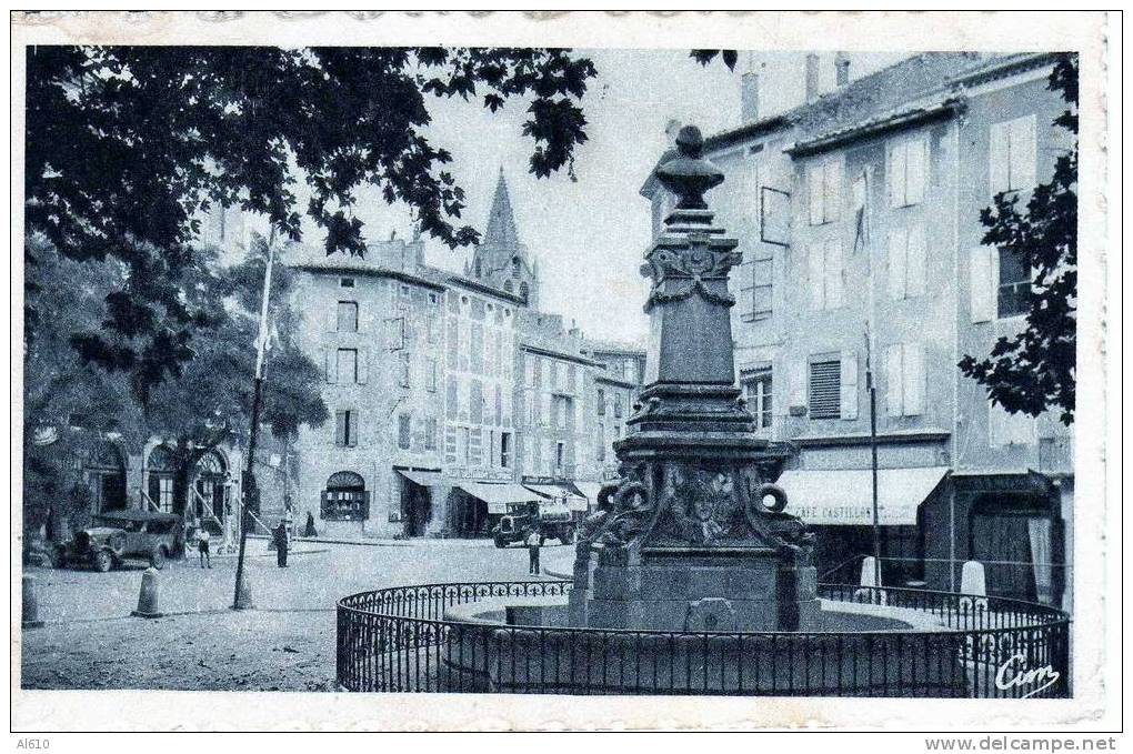 AUBENAS PLACE DU CHAMP DE MARS ET STATUE DE JEAN MATHON - Aubenas