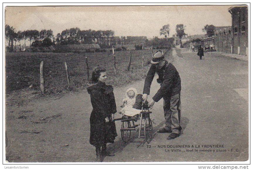 DOUANE A LA FRONTIERE UNE VISITE DE VOITURE D'ENFANT - Customs