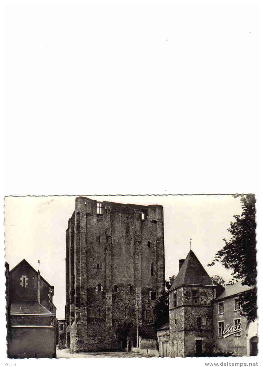 Carte Postale   45.  Beaugency  Place Dunois Et Tour César - Beaugency