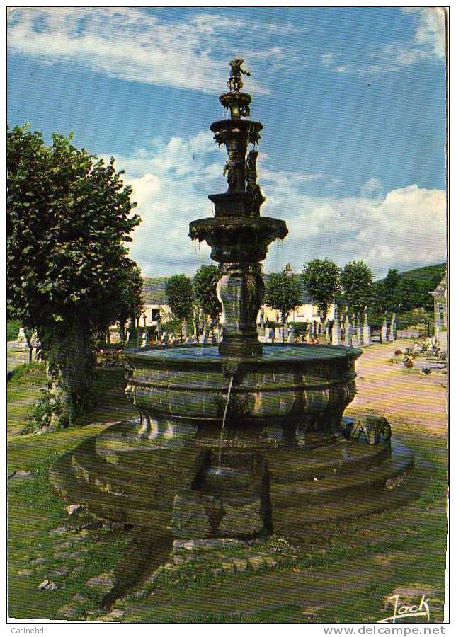 ST JEAN DU DOIGT FONTAINE - Saint-Jean-du-Doigt