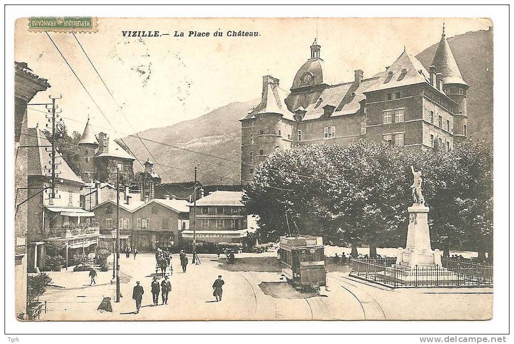 VIZILLE  La Place Du Château + Tramway - Vizille