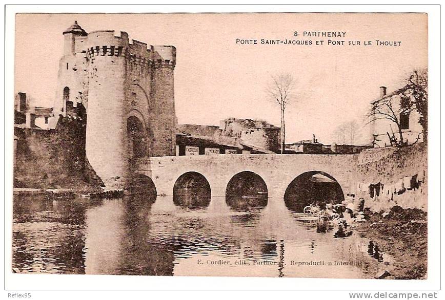 PARTHENAY - Porte Saint-Jacques Et Pont Sur Le Thouet ( LAVANDIERES ) - Parthenay