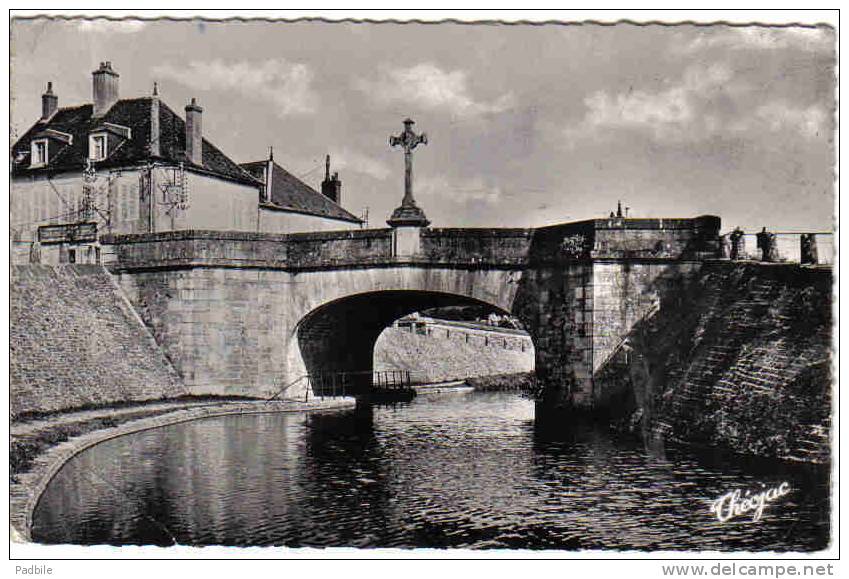 Carte Postale  58.  Chatillon-en-Bazois  Le Pont Du Canal - Chatillon En Bazois