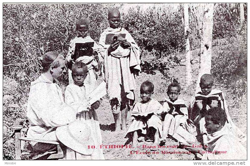 ETHIOPIE .HARAR. DANS LES CONTREES GALLA . L'ECOLE DU MISSIONNAIRE CATHOLIQUE . - Ethiopie