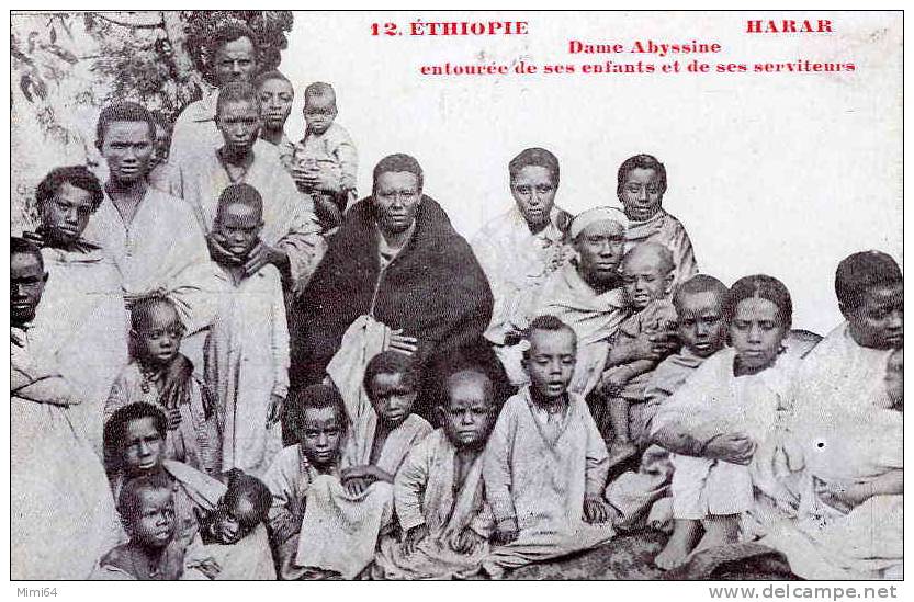 ETHIOPIE .HARAR. DAME ABYSSINE ENTOUREE DE SES ENFANTS ET DE SES SERVITEURS . - Ethiopia