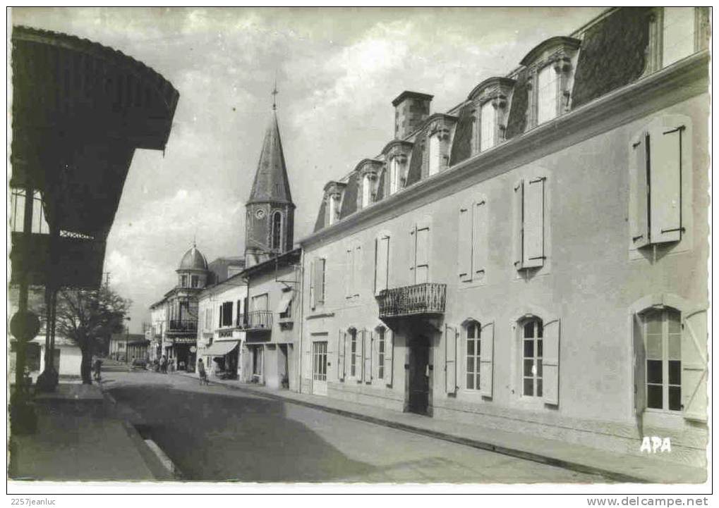 Cpsm  Rabastens De Bigorre Un Coin De La Place Route De L Acassagne - Rabastens De Bigorre