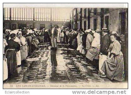 LES SABLES D OLONNE  Theme.. Pêche.. Intérieur De La Poissonnerie - Visvangst