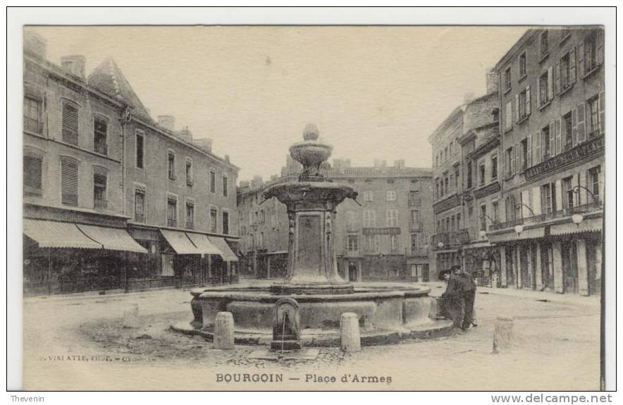 BOURGOIN  PLACE D ARMES - Bourgoin