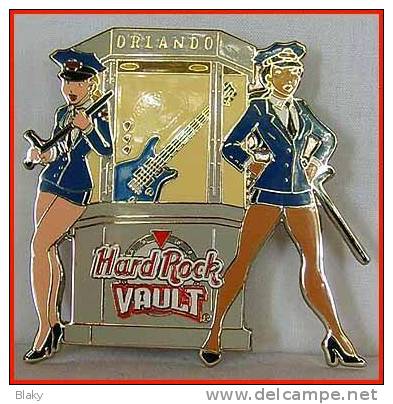 Hard Rock VAULT  ORLANDO FLORIDE 2 Girls Guards   ....limited Edition 500...5cm/4.5cm - Militair & Leger