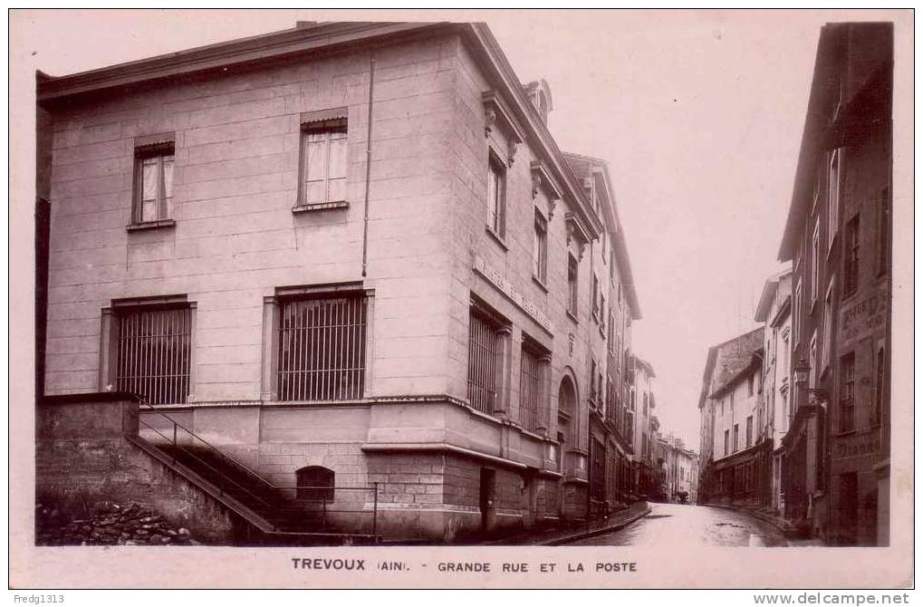 Trevoux - Grande Rue Et La Poste - Trévoux