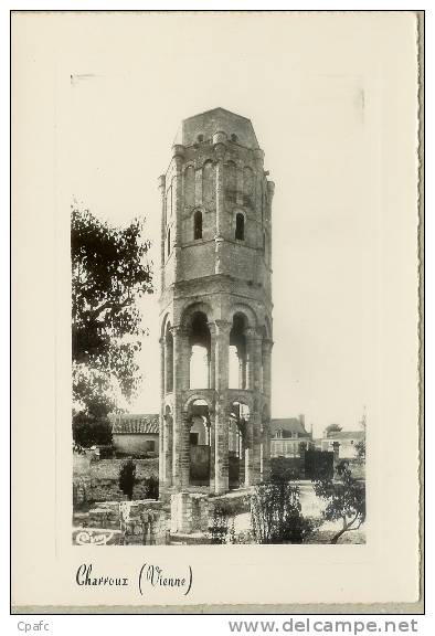 CP 1950 CHARROUX - LA TOUR DITE DE CHARLEMAGNE - Charroux