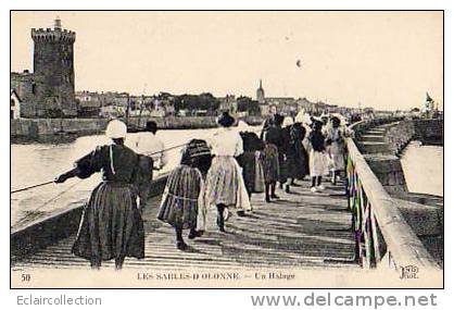 LES SABLES D OLONNE  ...Un Halage...  Métiers ... Femmes - Sables D'Olonne