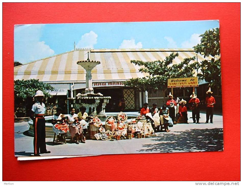 Jamaica Patio In Victoria Crafts Market, KINGSTON , Animation  PU 1967   VF/XF-   D7444 - Jamaïque