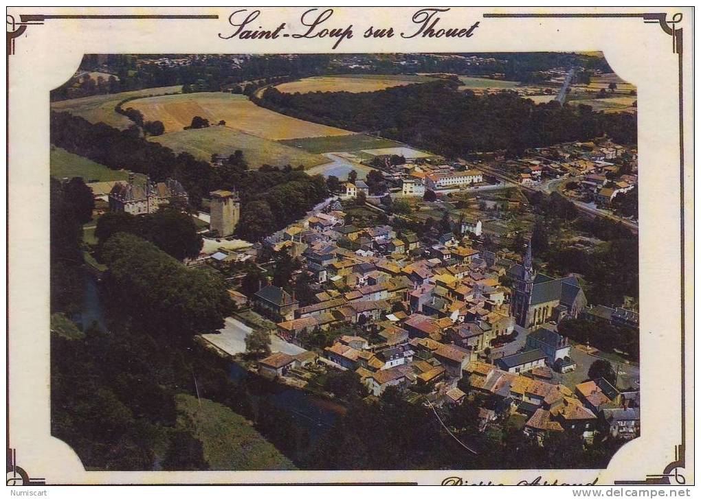 SUPERBE CPM..DE..SAINT LOUP SUR THOUET..BELLE VUE AERIENNE DE LA VILLE..L'EGLISE..LE CHATEAU.. - Saint Loup Lamaire