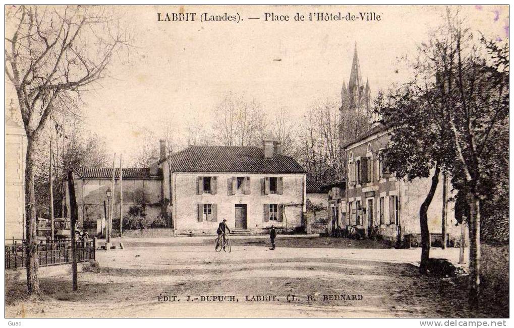 LABRIT - PLACE DE L'HOTEL DE VILLE - Labrit